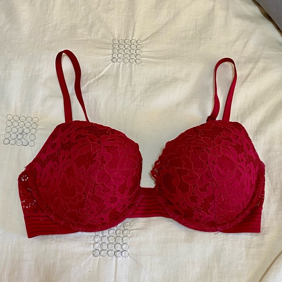 Red Lace Victoria’s Secret Bra - 32 D - Picture 2 of 4